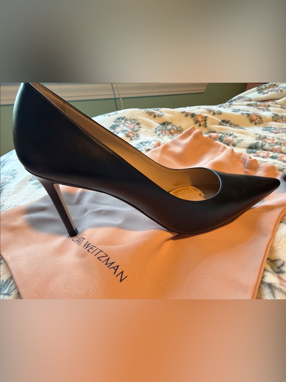 Stuart Weitzman Black Pointed-Toe Leather Pumps - Picture 2 of 4